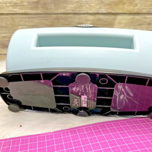 Sizzix Texture Boutique Embossing Machine Baby Blue Purse Style Long Cutting Mat - Picture 7 of 10